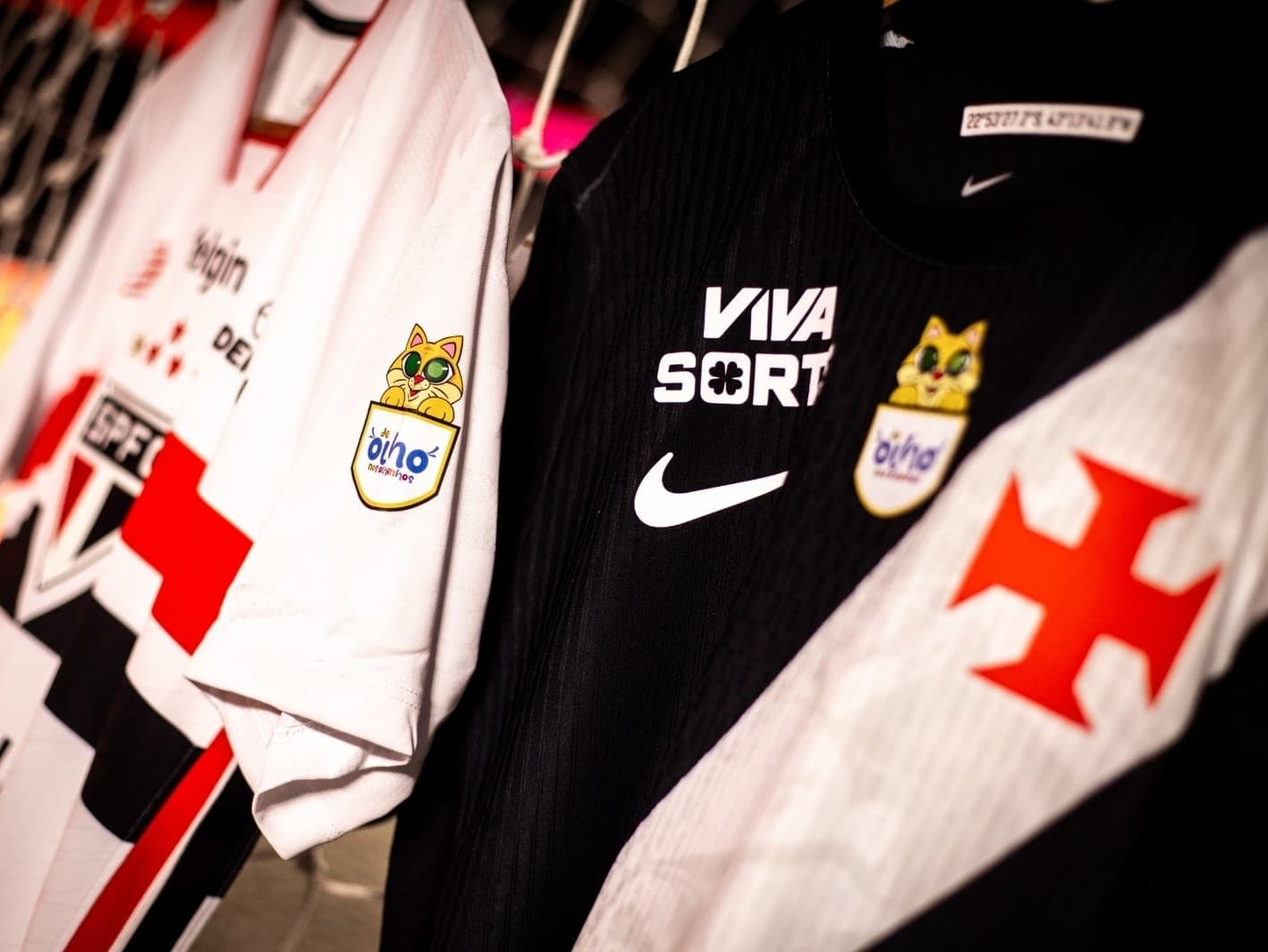 São Paulo e Vasco utilizam patch da ONG de Tiago Leifert em partida